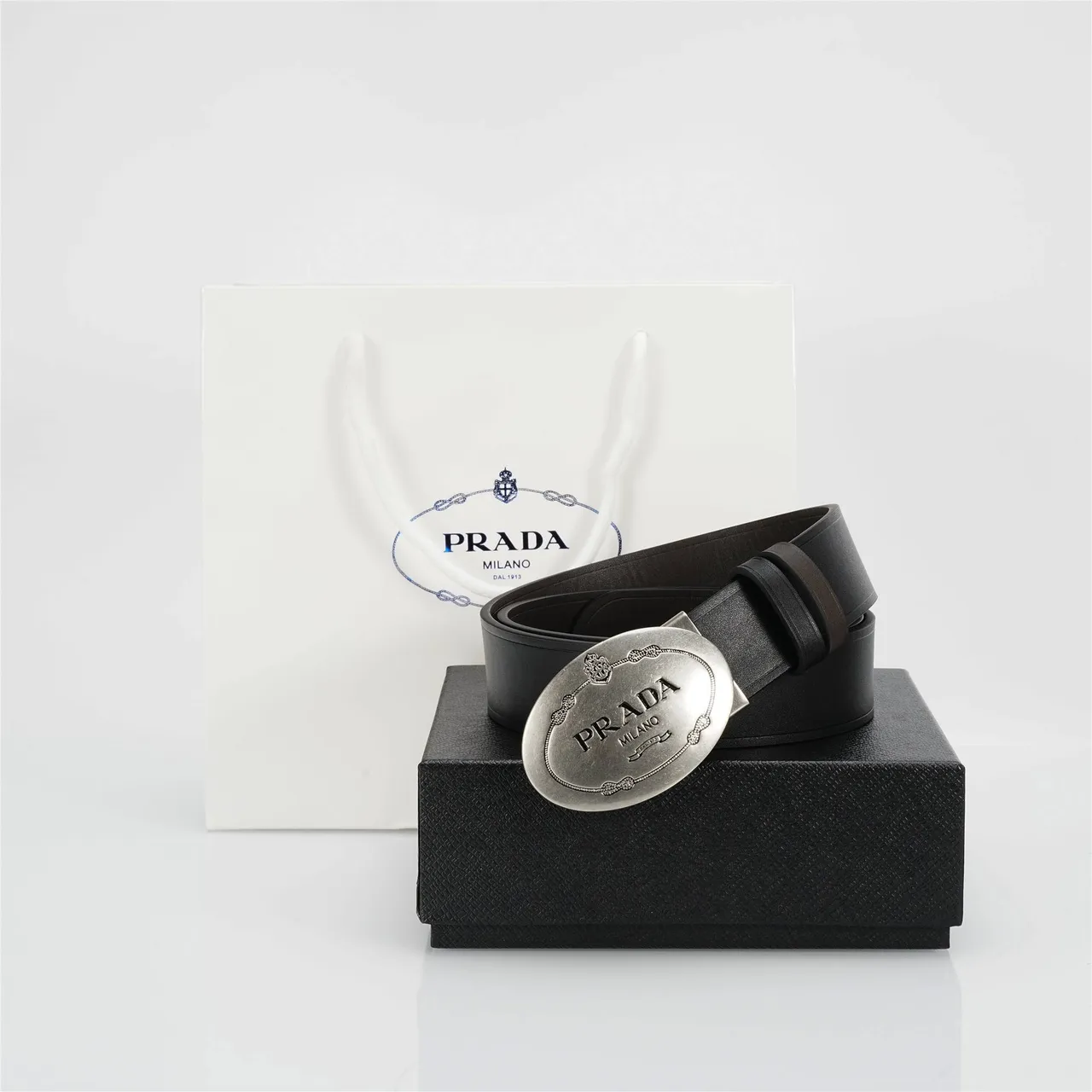 Prada Boucle Ovale Ceinture en Cuir Noir 4