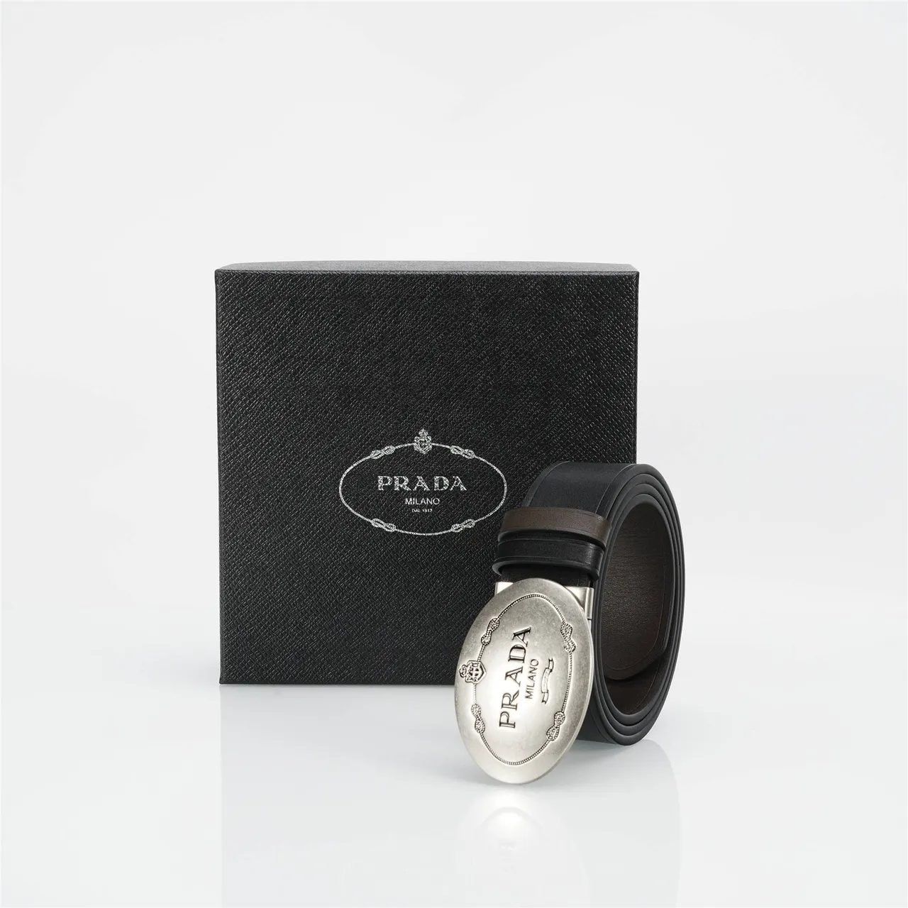 Prada Boucle Ovale Ceinture en Cuir Noir 5