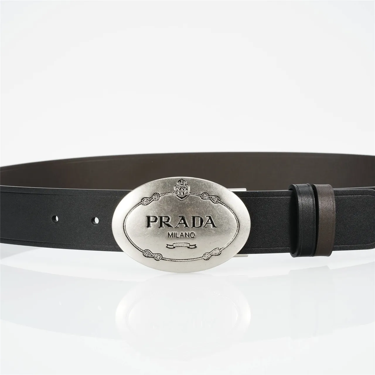 Prada Boucle Ovale Ceinture en Cuir Noir 7
