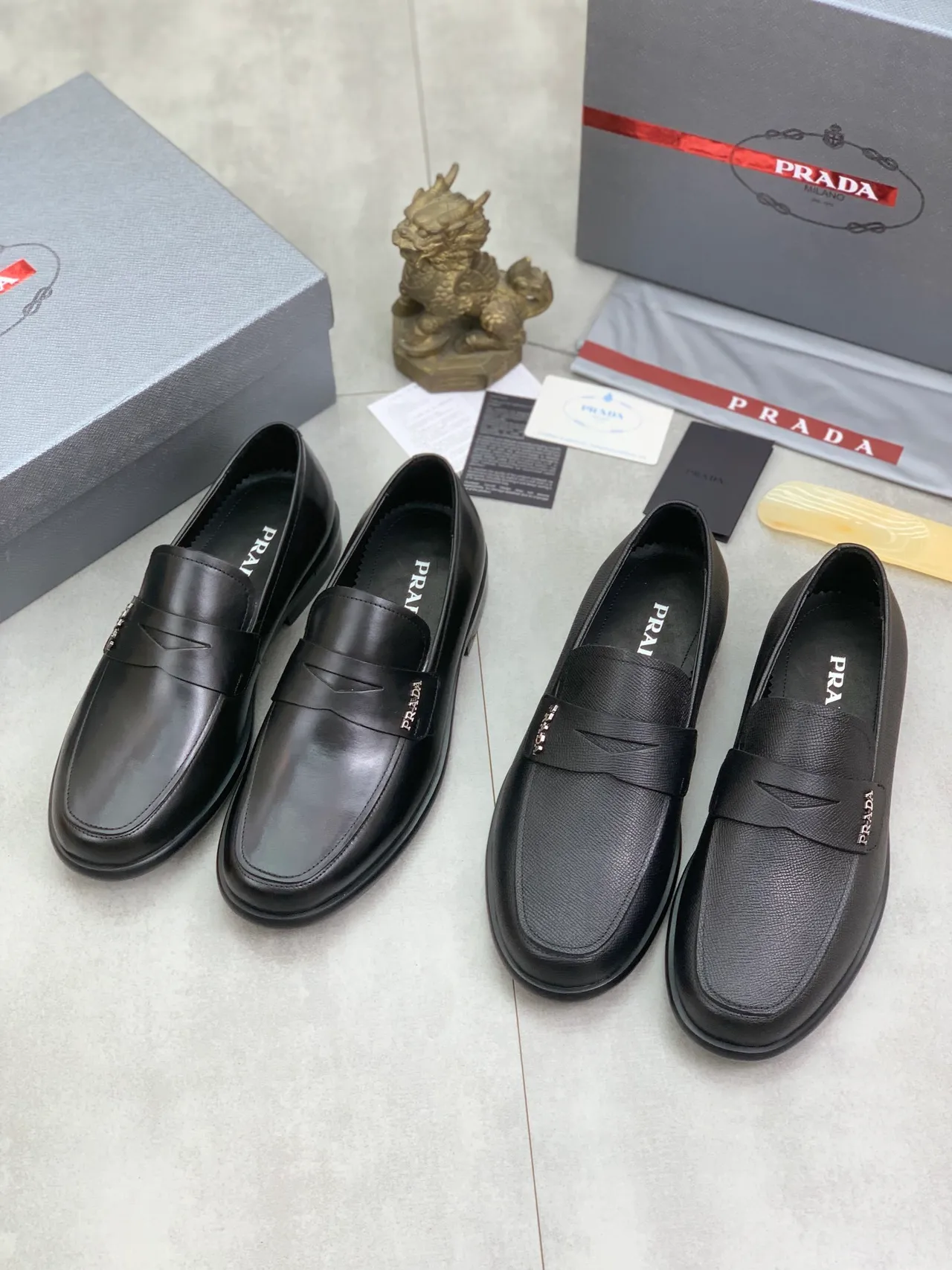 Prada Penny Loafer काले चमड़े के लोअफर 2