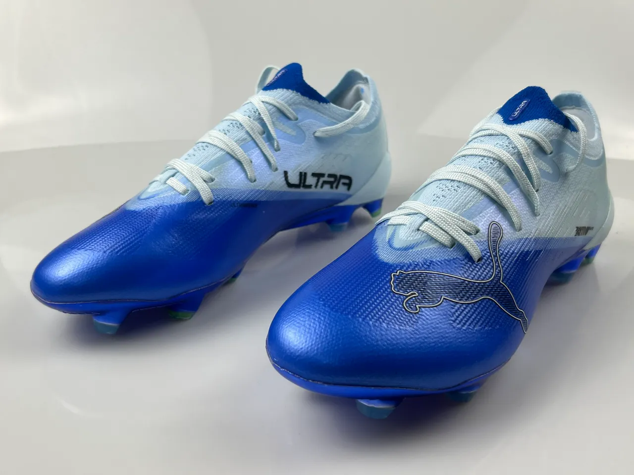 Puma 蓝色白色金属合成前脚掌轻针织中掌天然草地足球鞋 3