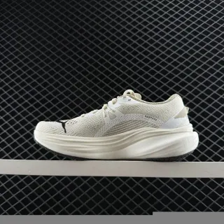 Puma Deviate NITRO 3 Off-White দৌড়ানোর জুতো