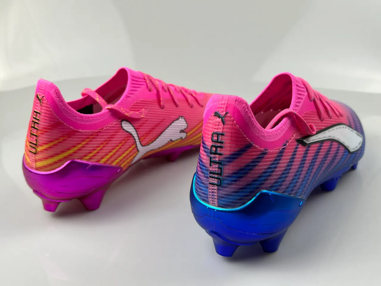 Puma Future Z 粉色 黄色 针织 渐变 鞋面 集成 鞋带 硬地 足球鞋 3