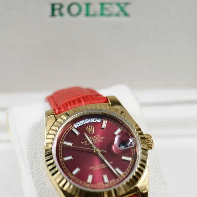 Rolex Day-Date बर्गंडी डायल सोने की फ्ल्यूटेड बेजल लाल चमड़े की पट्टी यांत्रिक घड़ी 4
