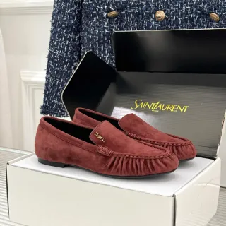 Saint Laurent बर्गंडी सुड रुच्ड वैंप लूफर