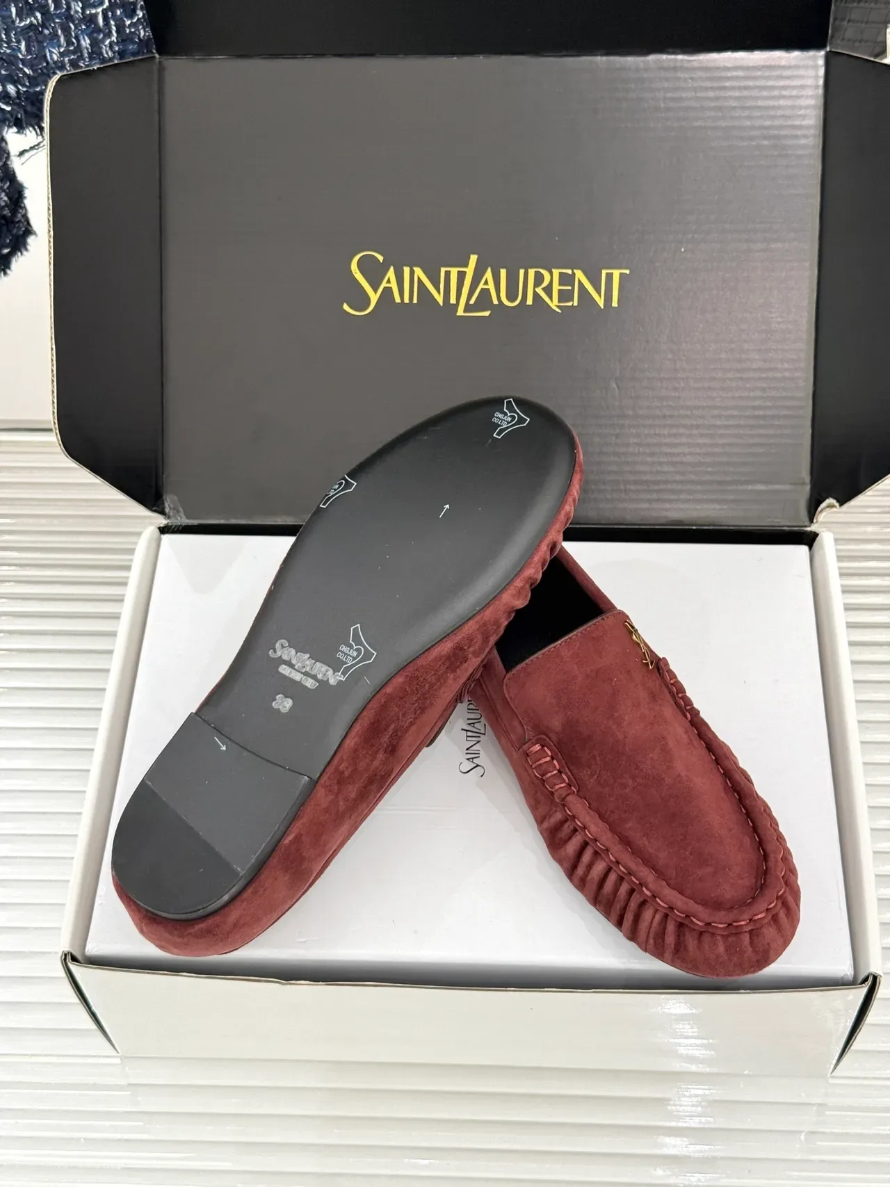 Saint Laurent 勃艮第麂皮褶皱前掌乐福鞋 2