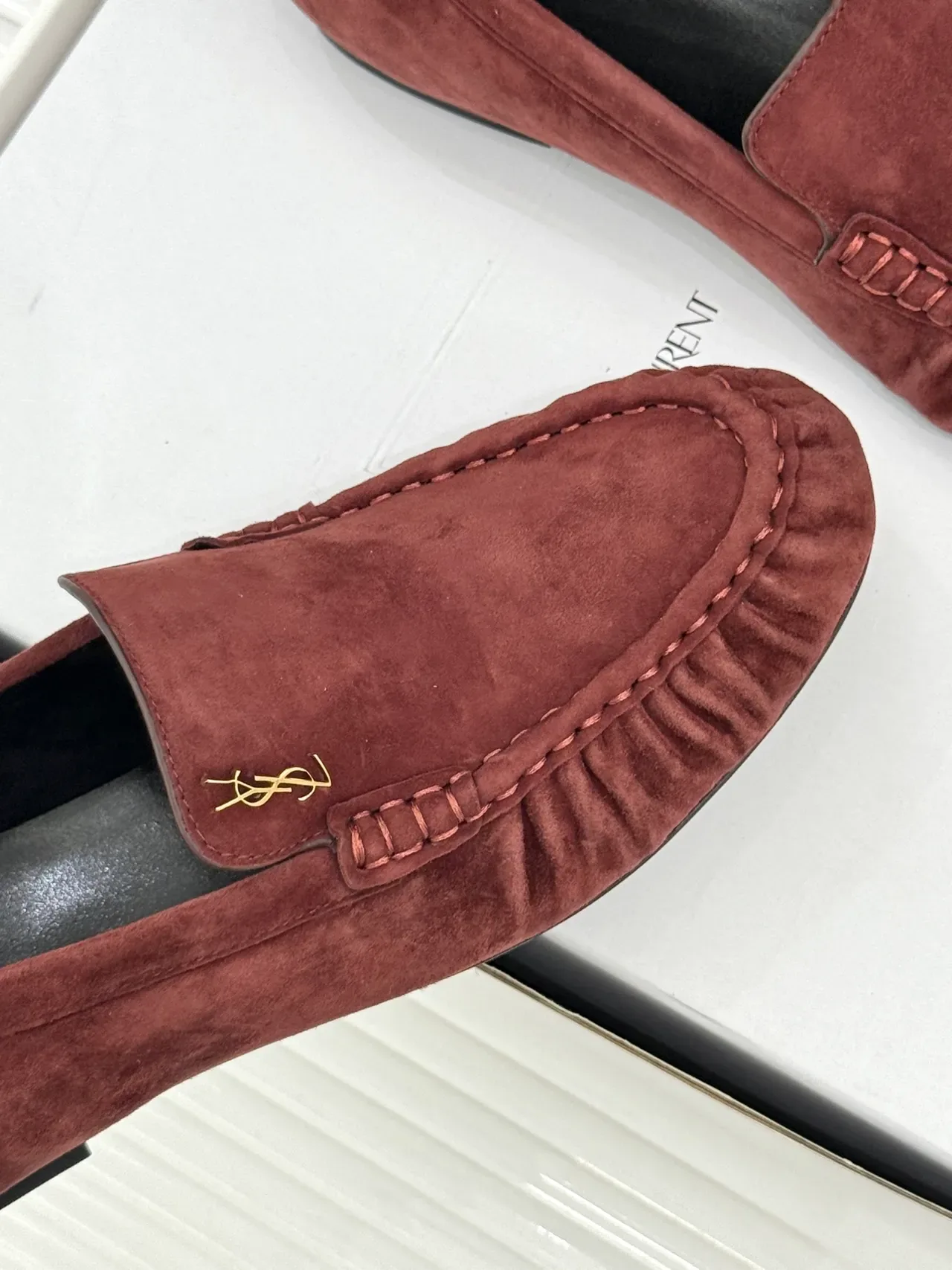 Saint Laurent 勃艮第麂皮褶皱前掌乐福鞋 4