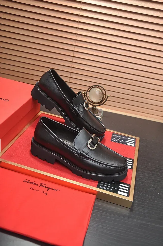 Salvatore Ferragamo Gancini Mocasines de Cuero Negro 3