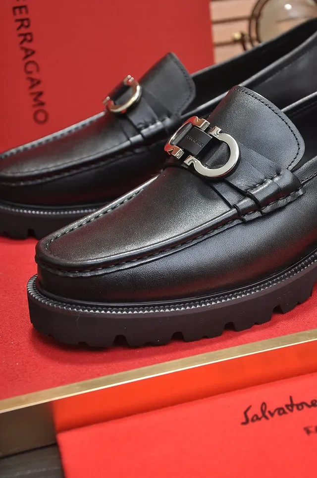 Salvatore Ferragamo Gancini Mocasines de Cuero Negro 4