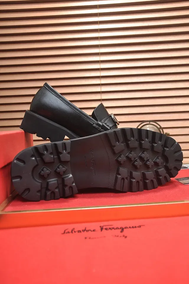Salvatore Ferragamo Gancini Mocasines de Cuero Negro 5