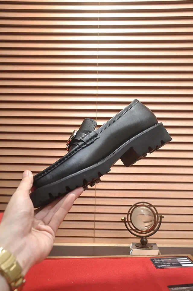 Salvatore Ferragamo Gancini Mocasines de Cuero Negro 6