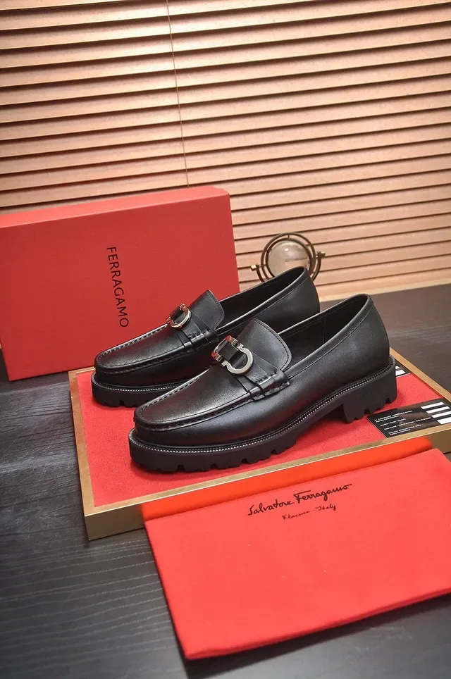 Salvatore Ferragamo Gancini Mocasines de Cuero Negro 8