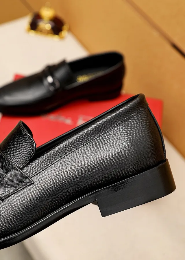 Salvatore Ferragamo Gancini কালো টেক্সচার্ড লেদার লুফার 3