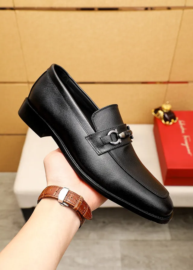 Salvatore Ferragamo Gancini কালো টেক্সচার্ড লেদার লুফার 6