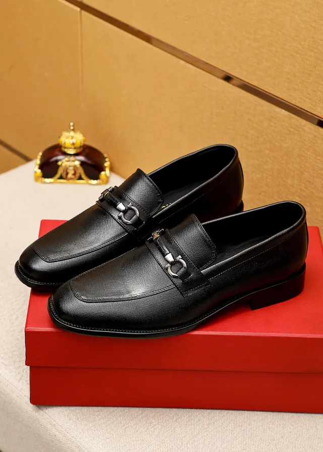 Salvatore Ferragamo Gancini কালো টেক্সচার্ড লেদার লুফার 8