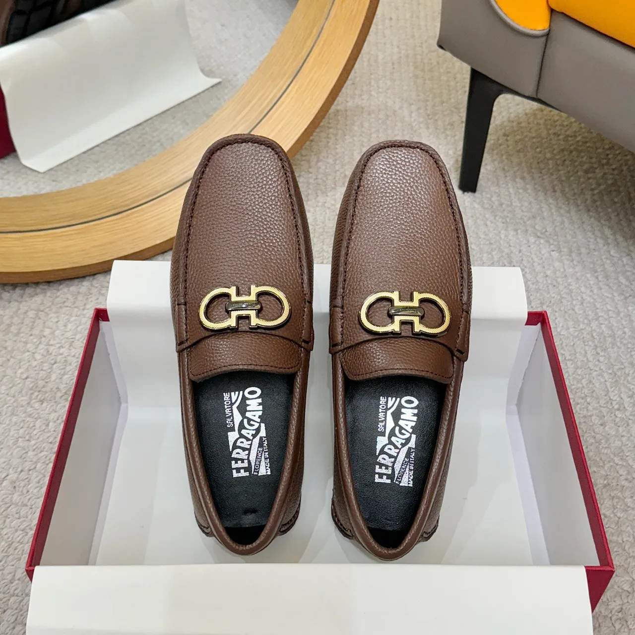 Salvatore Ferragamo Gancini Mocasines de cuero de grano marrón 2