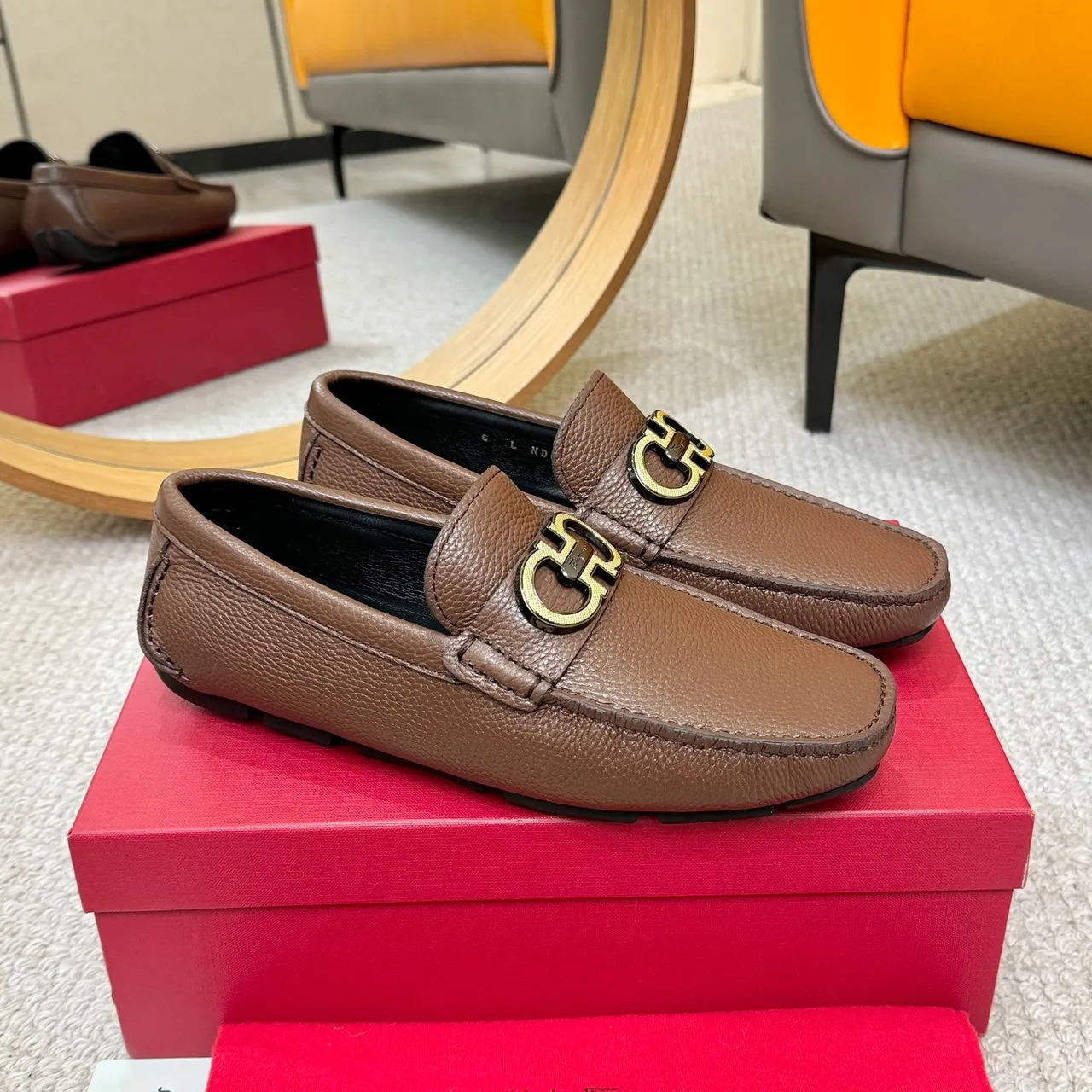 Salvatore Ferragamo Gancini Mocasines de cuero de grano marrón 3