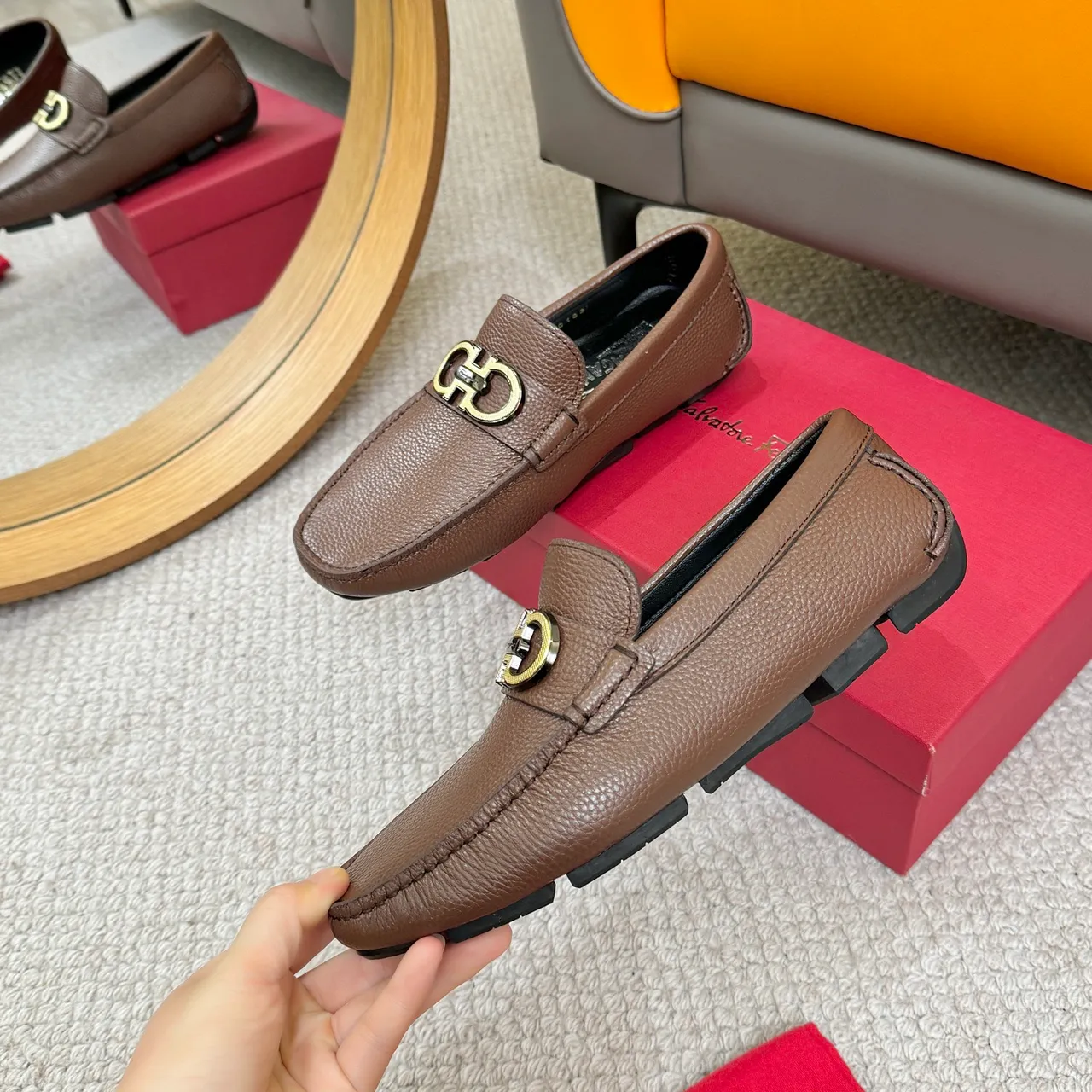 Salvatore Ferragamo Gancini Mocasines de cuero de grano marrón 4