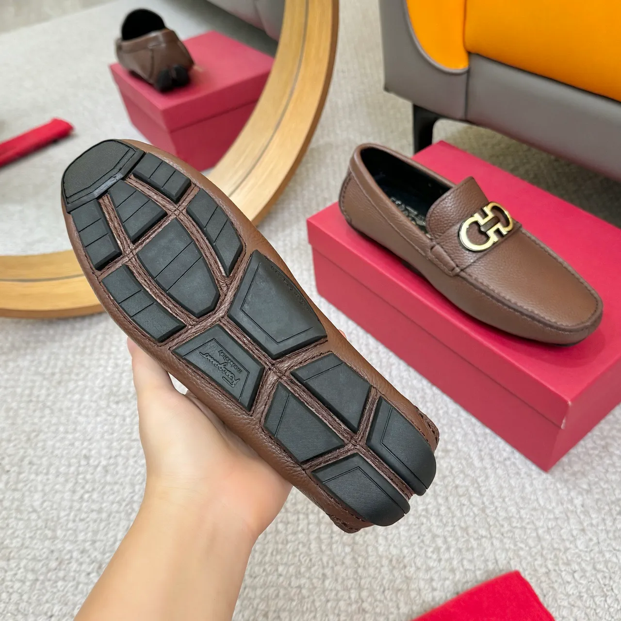 Salvatore Ferragamo Gancini Mocasines de cuero de grano marrón 7