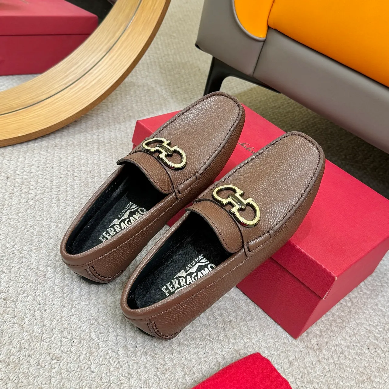 Salvatore Ferragamo Gancini Mocasines de cuero de grano marrón 8