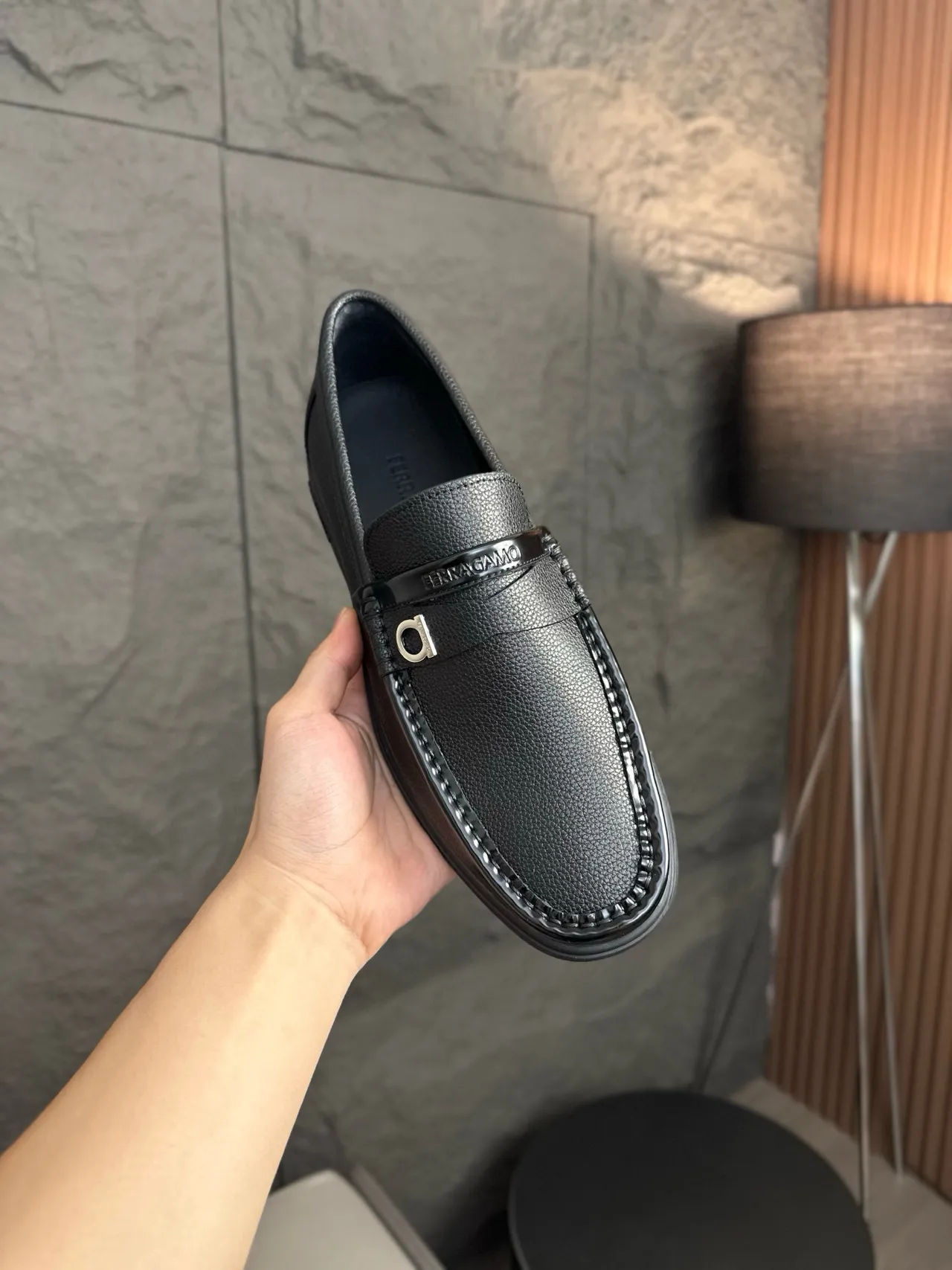 Salvatore Ferragamo Gancini Loafer Preto Couro Granulado Mocassins 5