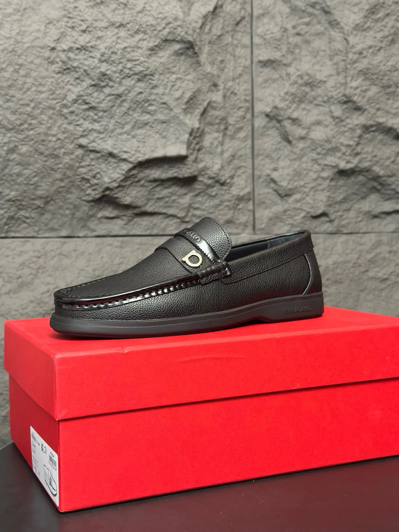 Salvatore Ferragamo Gancini Loafer Preto Couro Granulado Mocassins 9