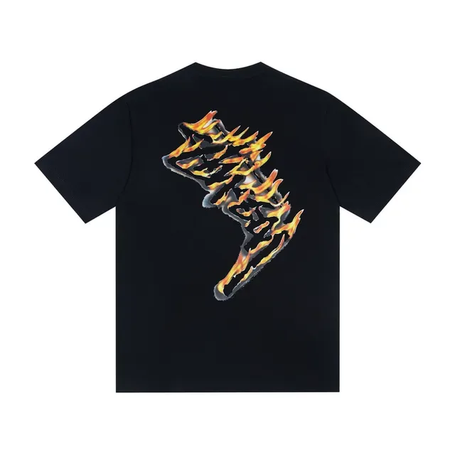 Camiseta gráfica Stussy Stock Logo con llamas 5