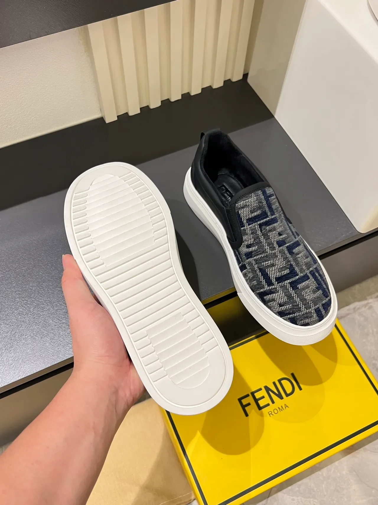 Supreme Zapatillas Lifestyle Slip-On de Tejido con Patrón y Cuero 3