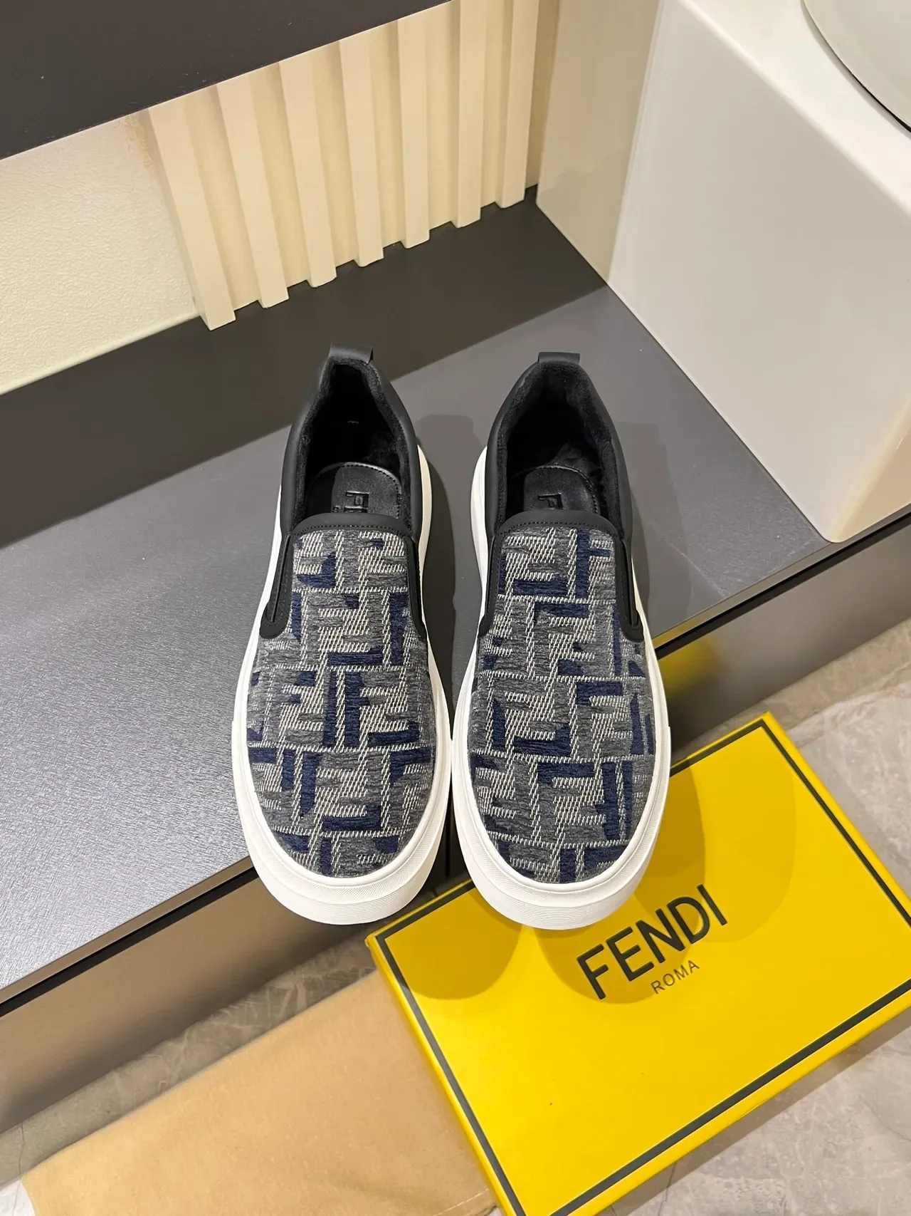Supreme Zapatillas Lifestyle Slip-On de Tejido con Patrón y Cuero 5