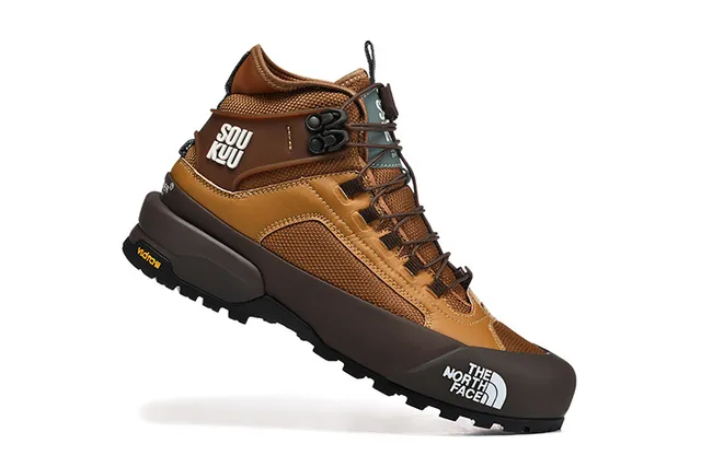 The North Face حذاء مشي بني بيج عالي الرقبة متين 15