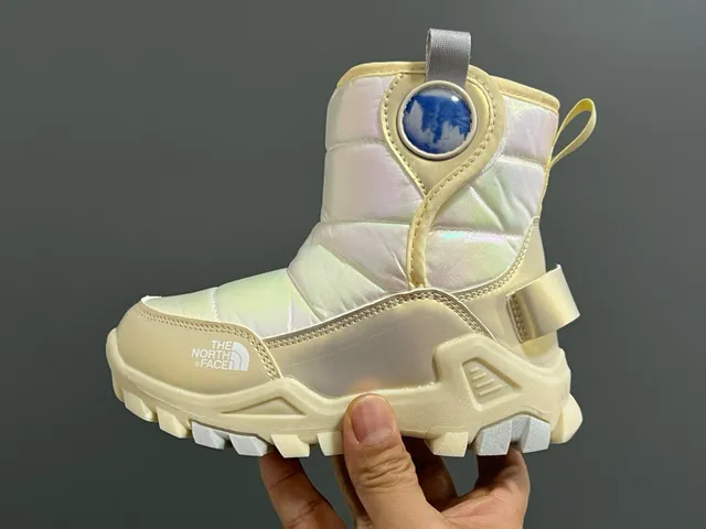 The North Face Botas de Nieve Azul Marino Aislante acolchado con estampado de copo de nieve 10