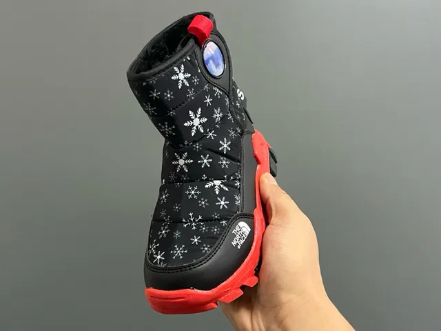 The North Face Botas de Nieve Azul Marino Aislante acolchado con estampado de copo de nieve 20