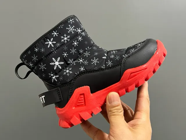 The North Face Botas de Nieve Azul Marino Aislante acolchado con estampado de copo de nieve 22