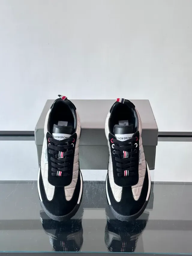 Thom Browne কুইল্টেড কালো বেইজ এয়ার কুশন লাইফস্টাইল স্নিকার্স 4