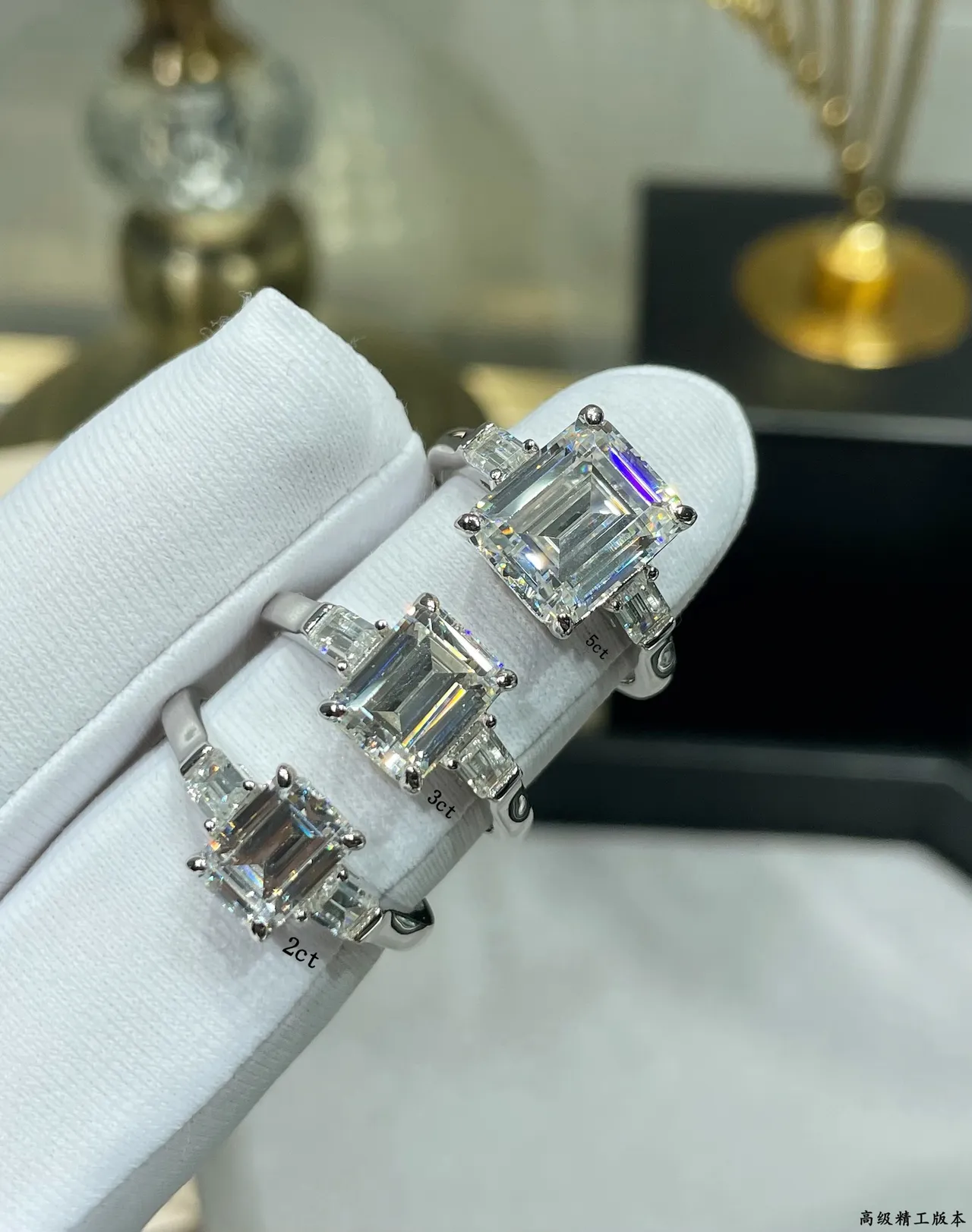Tiffany & Co. রূপালী কালো ইমারল্ড-কাট সেন্টার স্টোন টেপারড ব্যাগুয়েট সাইড স্টোন রিং 3