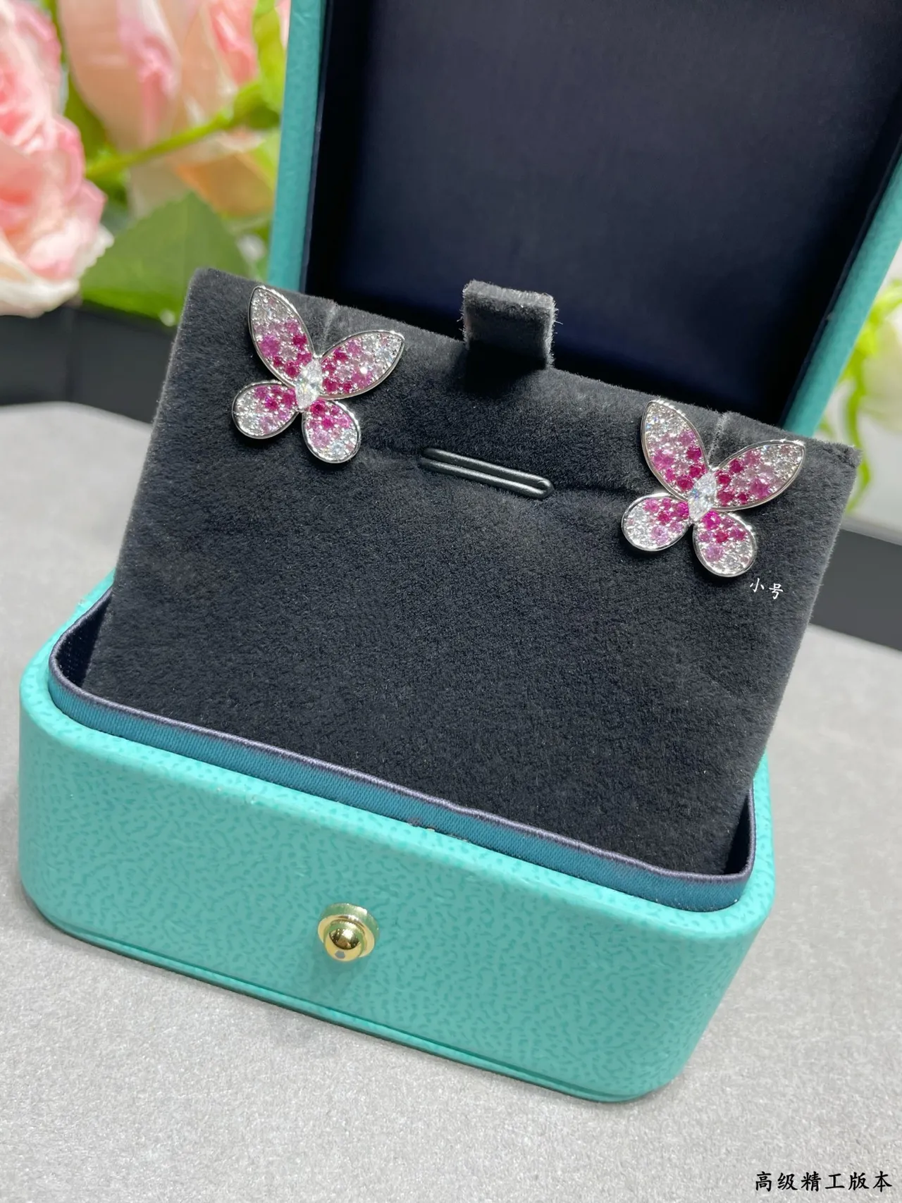 Tiffany & Co. तितली Pavé गुलाबी और सफेद जेमस्टोन स्टड ईयरिंग्स 8