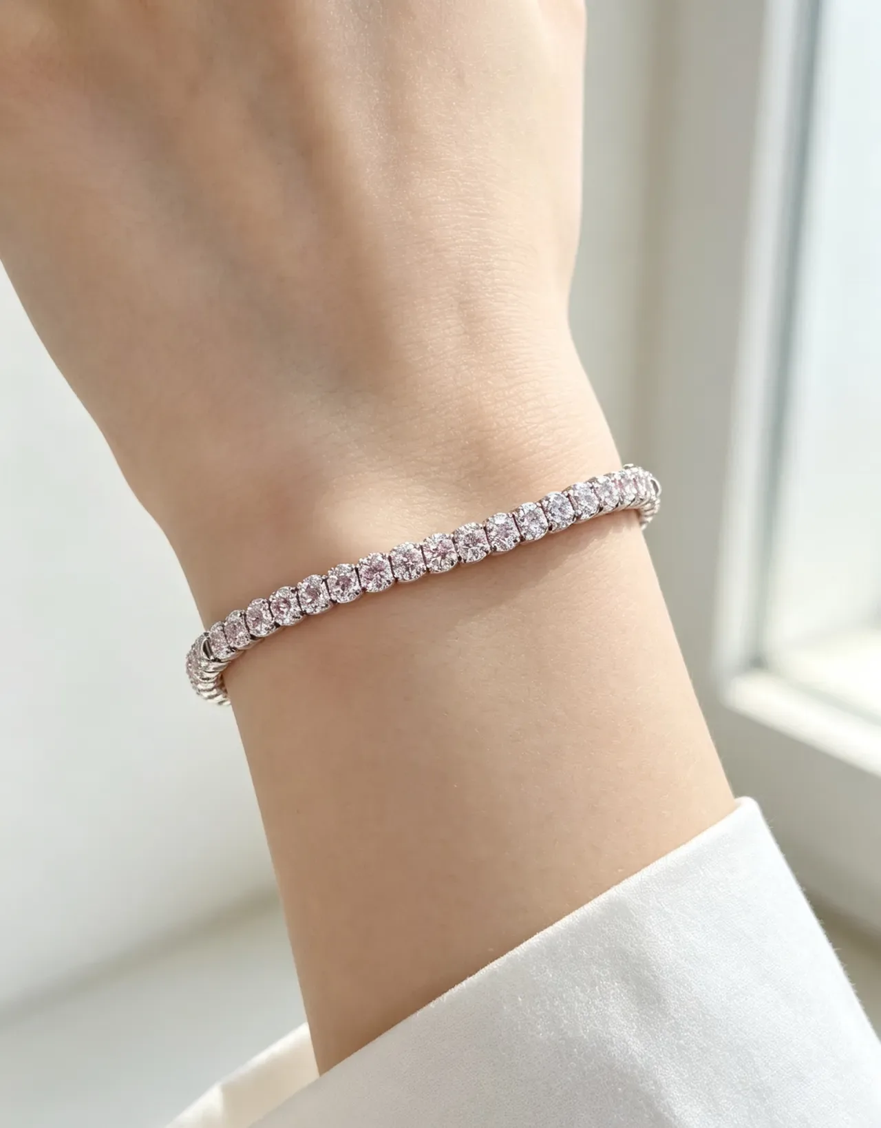 Tiffany & Co. سوار فضة وردية مرصعة بالأحجار الكريمة بتقنية البافيه ولمسات حجر شفاف متناوبة 2