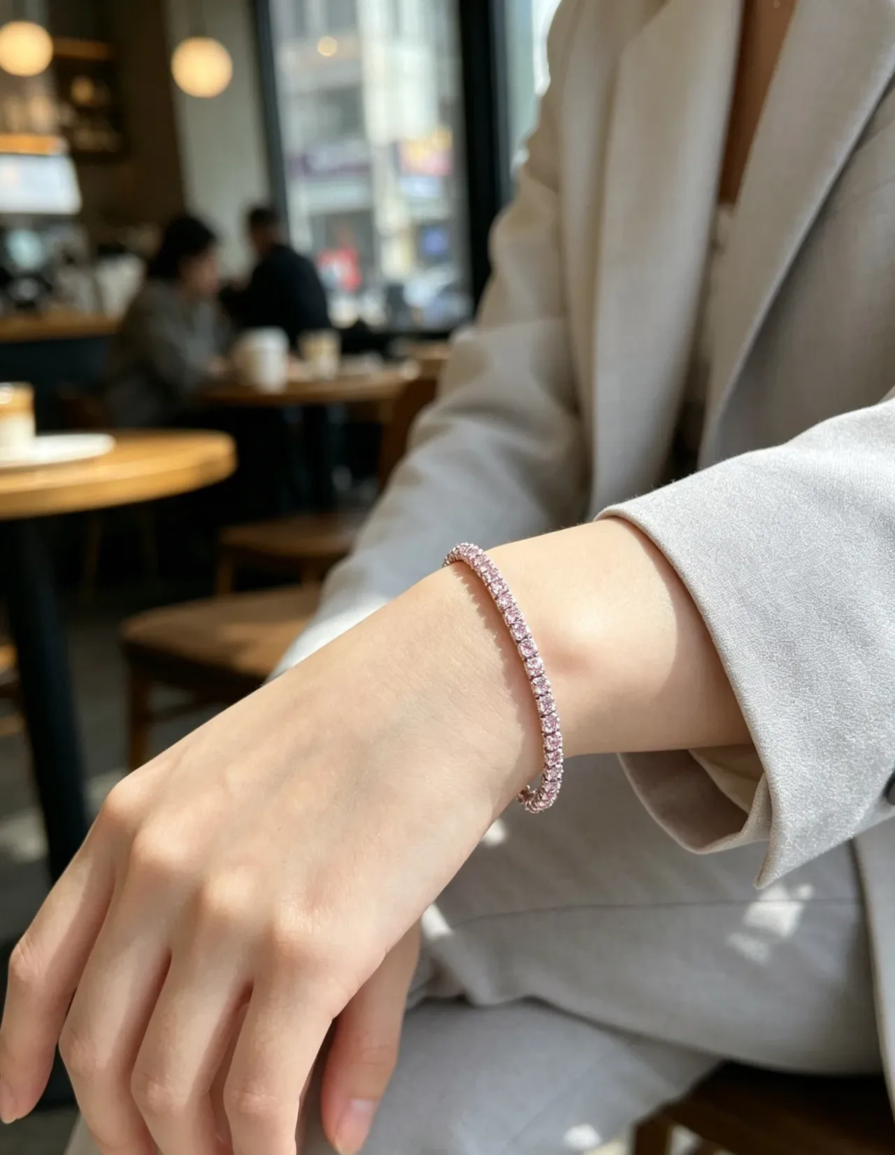 Tiffany & Co. سوار فضة وردية مرصعة بالأحجار الكريمة بتقنية البافيه ولمسات حجر شفاف متناوبة 8