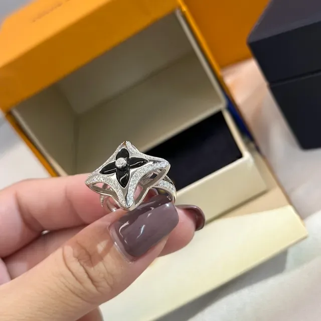Tiffany & Co. 银蓝镂空星星图案抛光金属戒指 8