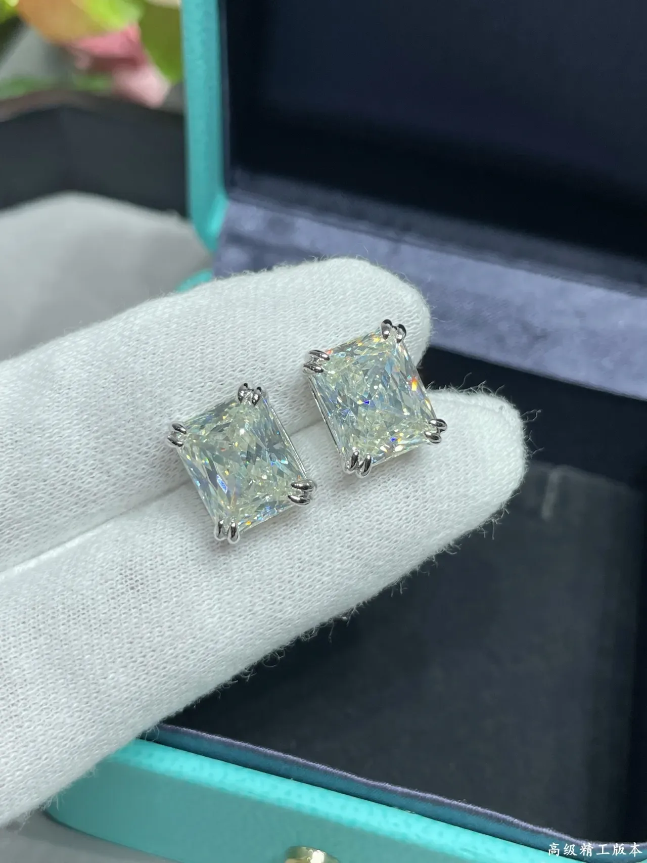 Tiffany & Co. Boucles d'oreilles en pierres transparentes à coupe carrée 5
