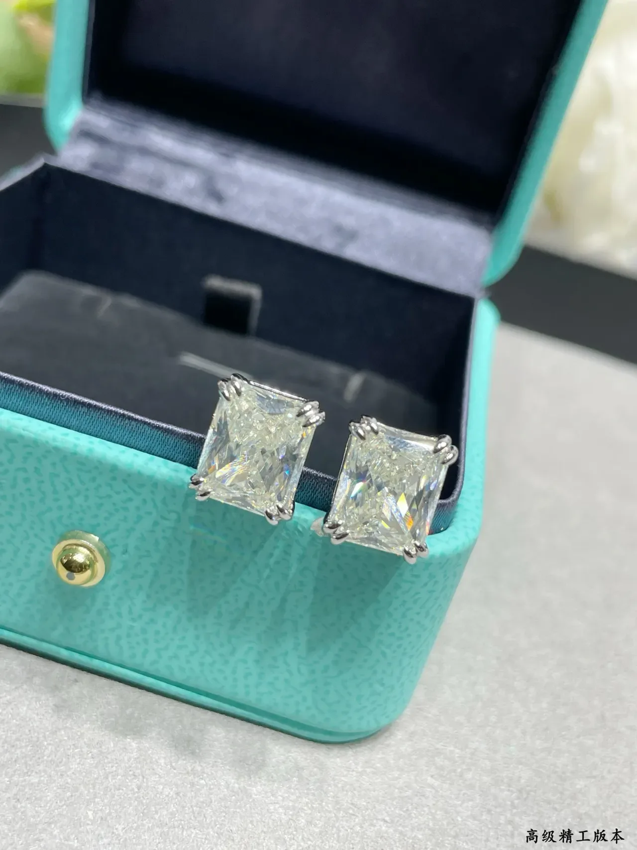 Tiffany & Co. Boucles d'oreilles en pierres transparentes à coupe carrée 6