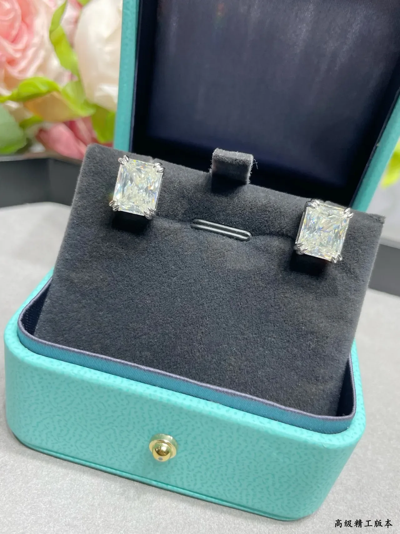 Tiffany & Co. Boucles d'oreilles en pierres transparentes à coupe carrée 8