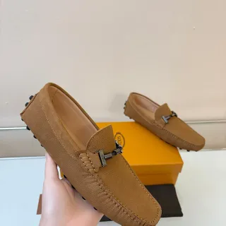 Tod's Gommino Loafer भूरी दानेदार चमड़ा घोड़े की बकली Loafer
