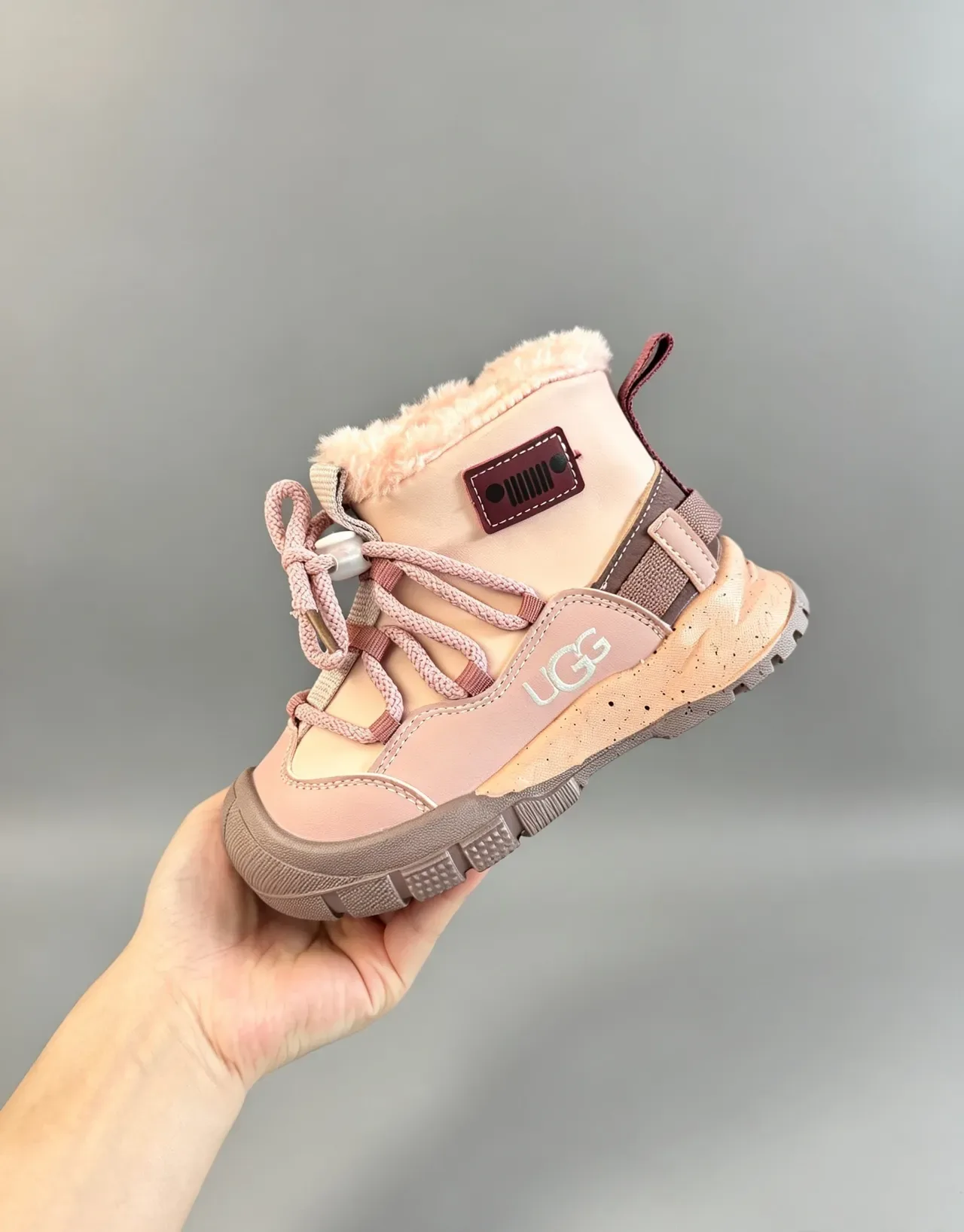 UGG Beige Gray Shearling-Lined Chunky Tread Sole Snow Boots 5