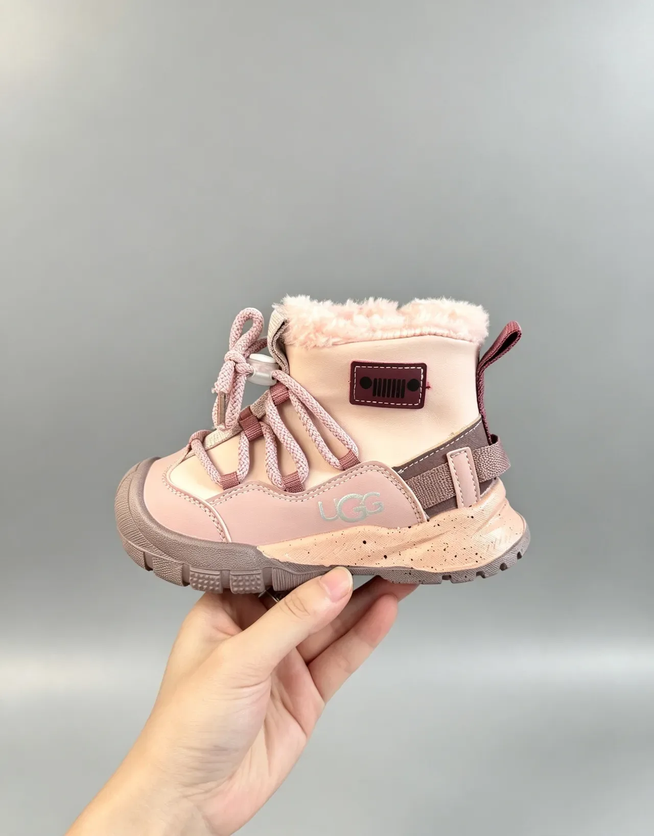 UGG Beige Gray Shearling-Lined Chunky Tread Sole Snow Boots 6