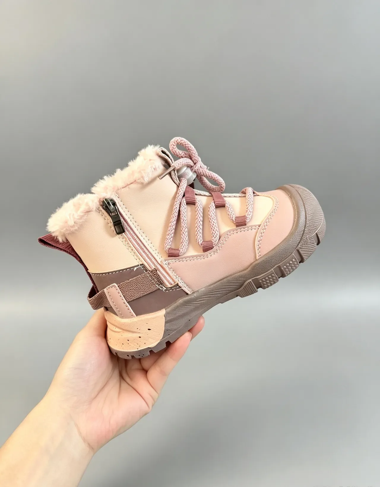 UGG Beige Gray Shearling-Lined Chunky Tread Sole Snow Boots 8