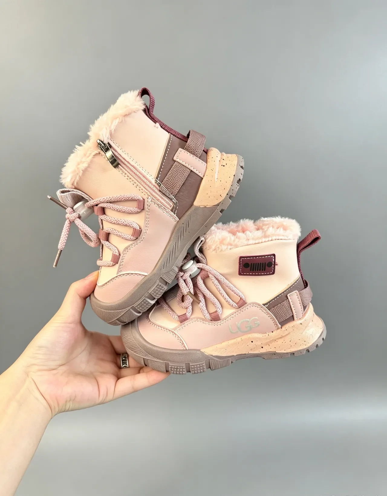 UGG Beige Gray Shearling-Lined Chunky Tread Sole Snow Boots 11