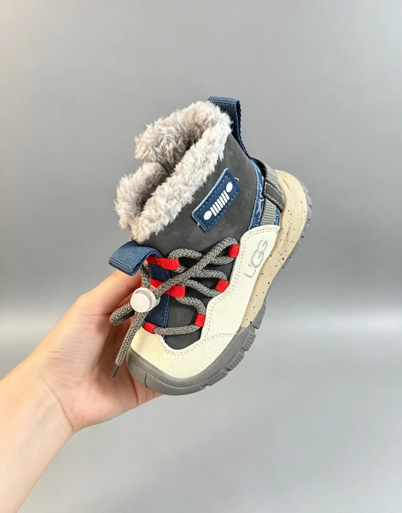 UGG Beige Gray Shearling-Lined Chunky Tread Sole Snow Boots 18