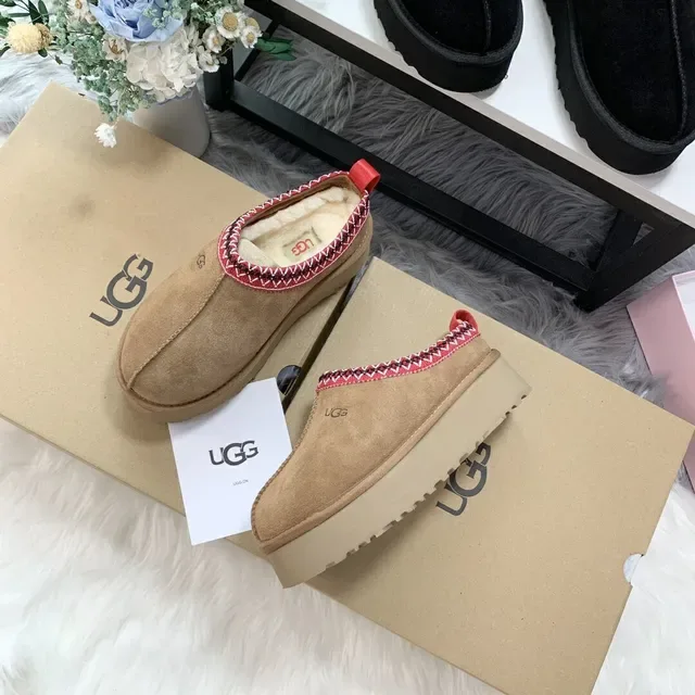 UGG बीज लाल प्लेटफॉर्म स्लिप-ऑन सूड अपर लोअफर 7