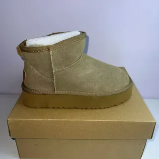UGG 米白色麂皮面 剪羊毛内里 雪靴